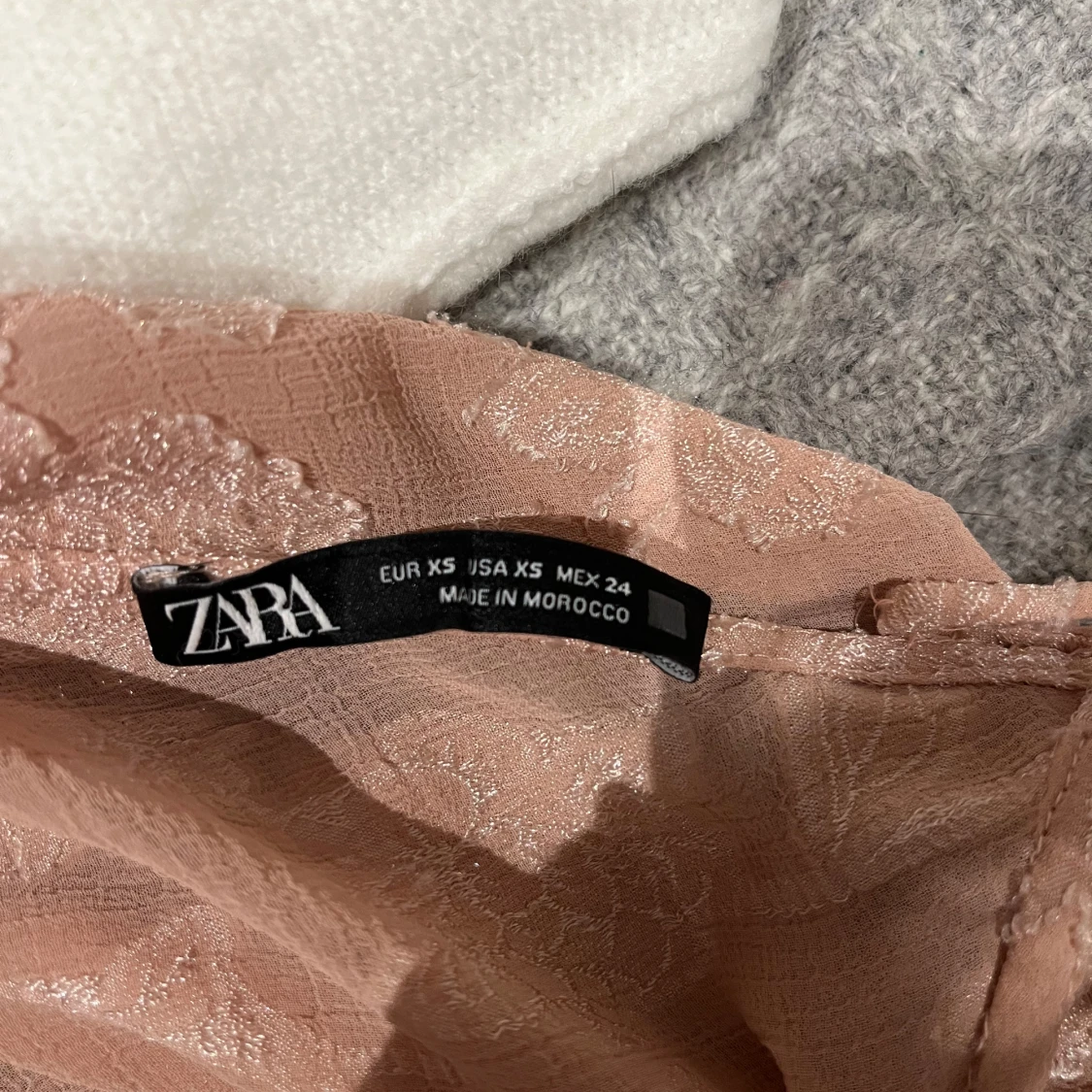 Beige/ros volangtopp från Zara - 1