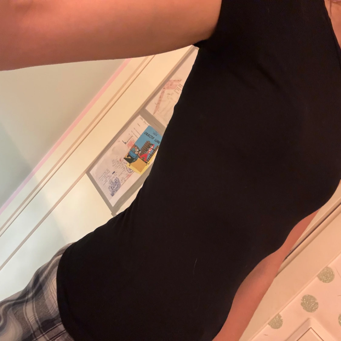 Svart t-shirt från Gina Tricot - 1