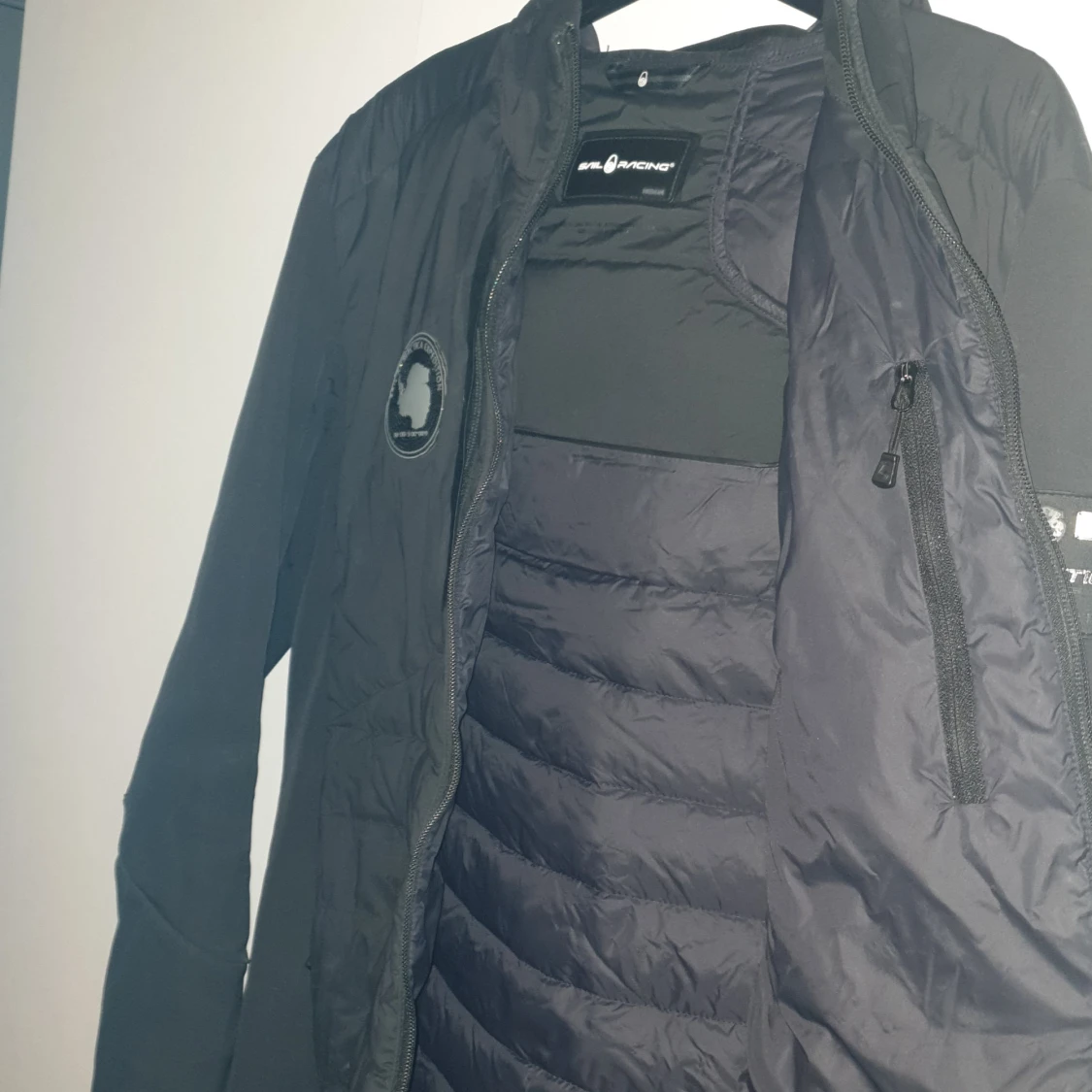 Svart dunjacka från Antarctic - 3