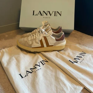 Lanvin skor  - Stilrena Lanvin skor med bra pris och riktigt snygga. Ny pris 5999kr Mitt pris 1150✅ Allt på bilderna ingår. Hör av dig om du vill ha fler bilder eller om du har några frågor🤩
