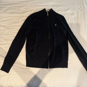 Marinblå tröja från Morris - Riktigt bra skick som ny och väldigt snygg