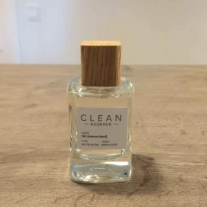 CLEAN Reserve Rain Eau de Parfum - Fräsch parfym från CLEAN Reserve med doften Rain (Reserve Blend). Hämtas i Lidköping eller Grästorp. 