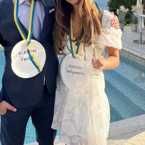 Drömmigaste studentklänningen - slutsåld & unik Studentklänning från Bardot i 38😍😍🥹