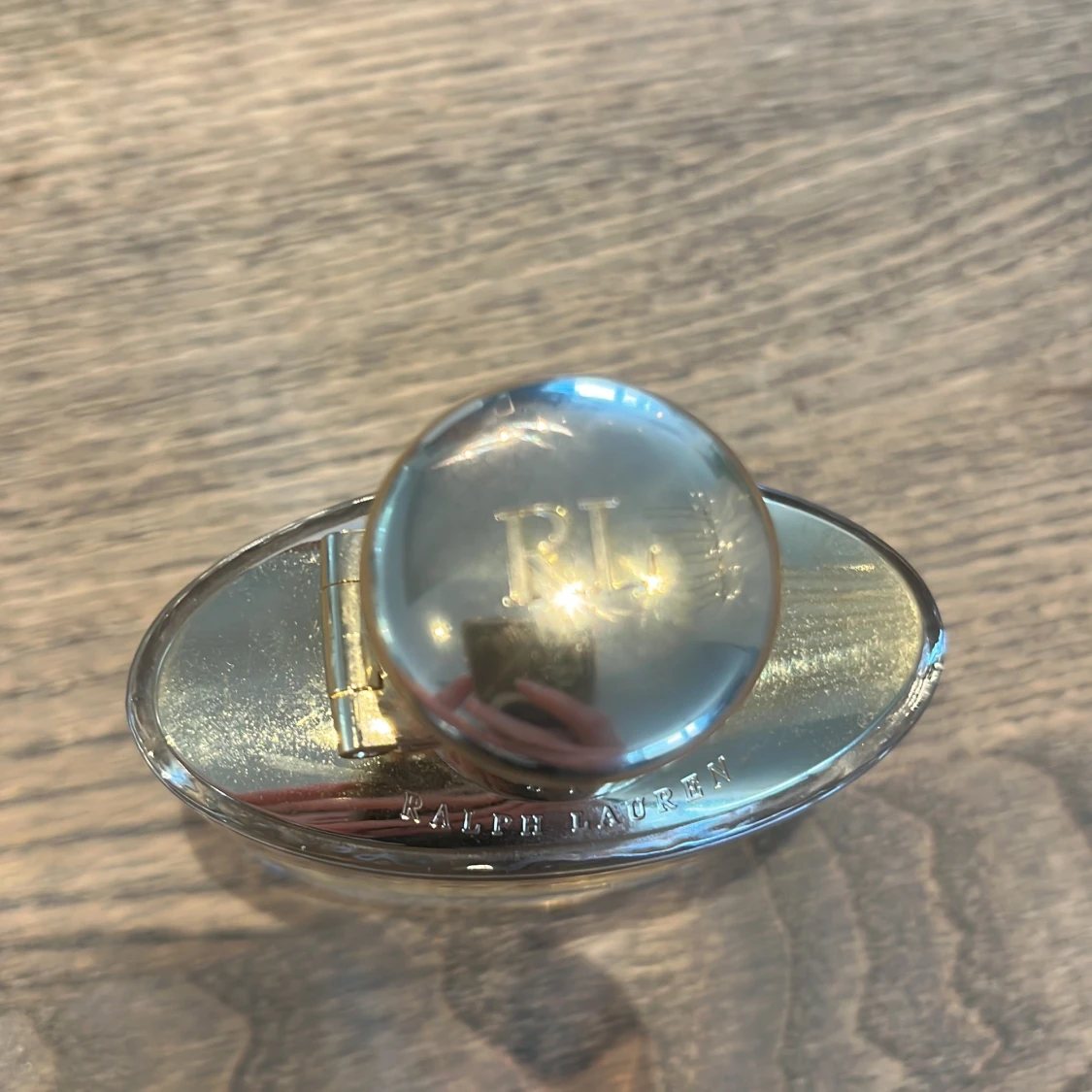 Parfym från Ralph Lauren med silverfärgat lock - 2