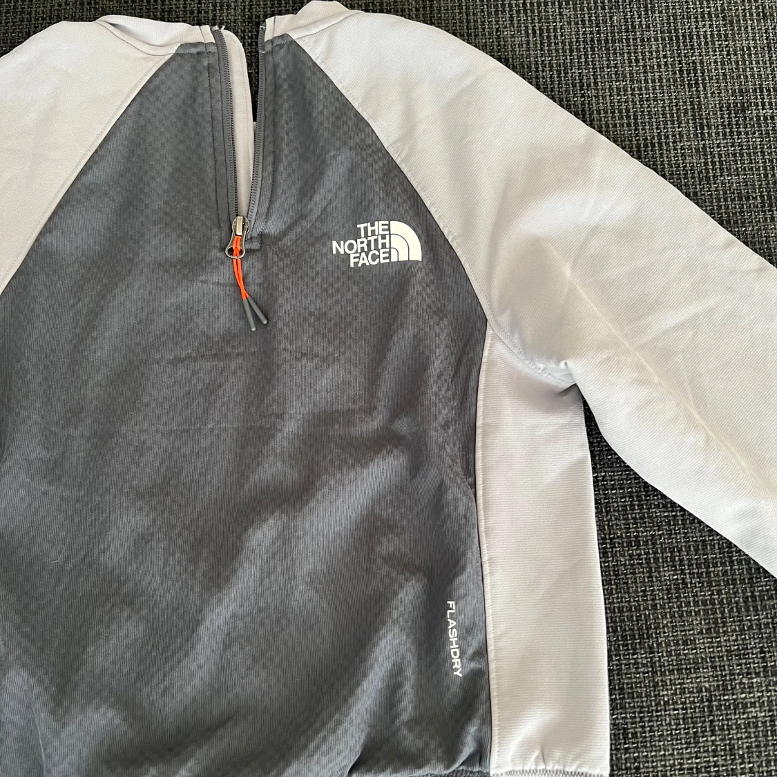 Grå långärmad tröja från The North Face - 2
