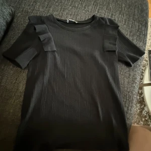 Söt Topp - Jättefin topp från Zara som inte passar mig längre🩷