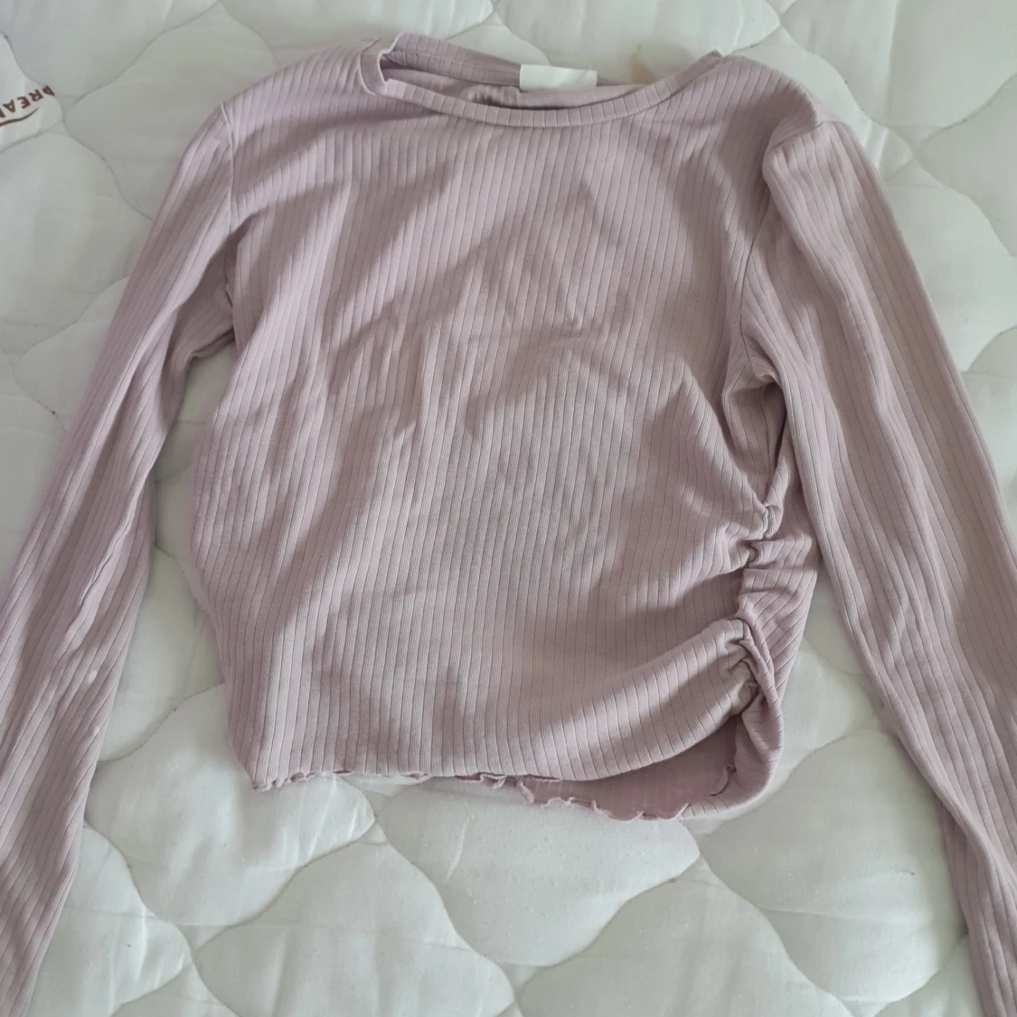Ljuslila ribbad långärmad topp från Kappahl - 1