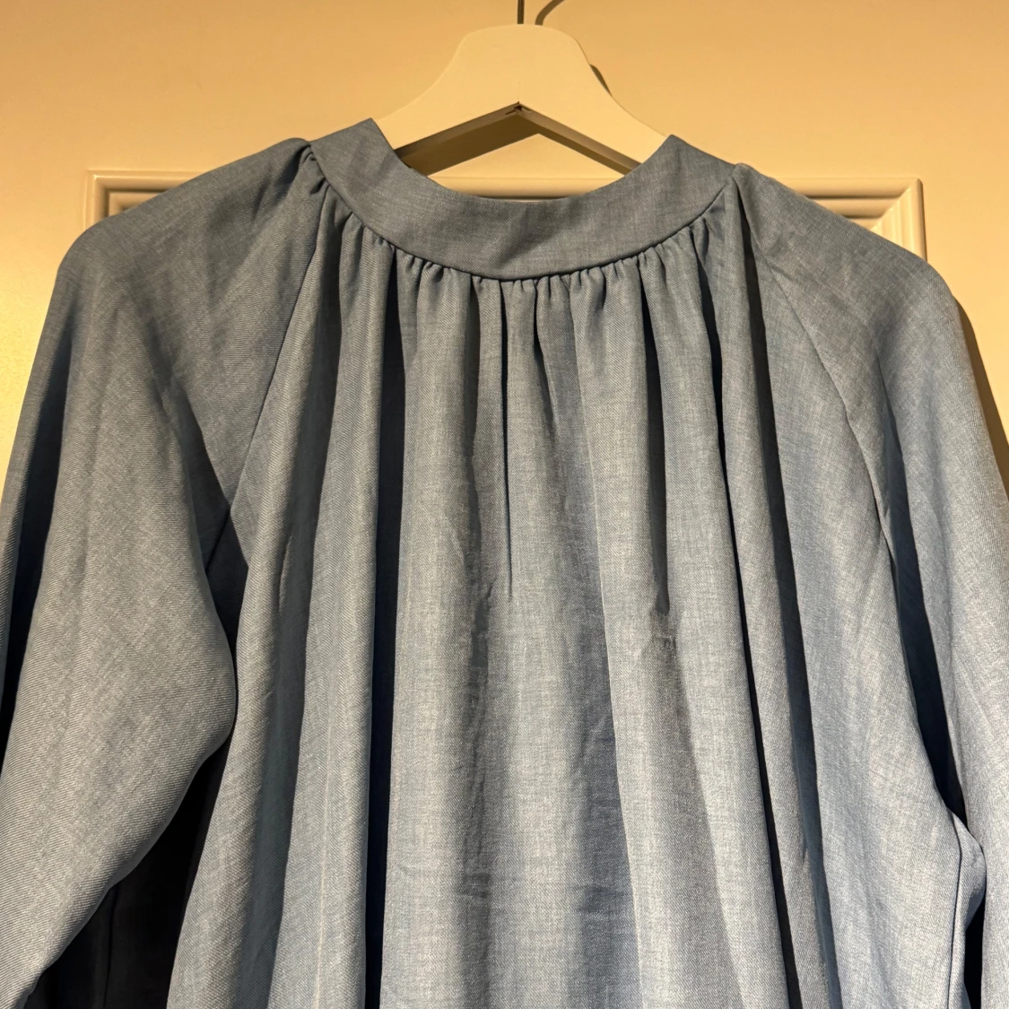 Ljusblå långklänning med bälte - 2