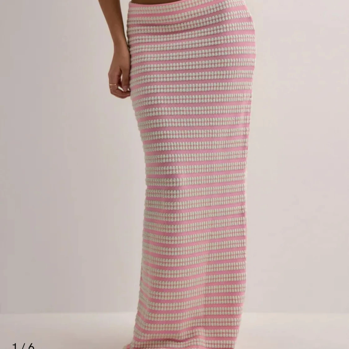 Rosa och vit randig stickad långkjol med matchande tröjor  - 1