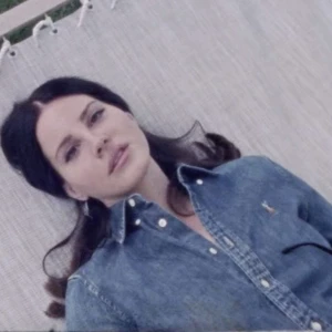 Blå jeansskjorta från Ralph Lauren - Snygg blå jeansskjorta från Ralph Lauren. Sitter som en smäck, ny pris 2000 kr!! Helt ny skick, inga skador, defekter osv :)) 