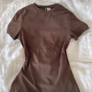 Brun t-shirt från Divided H&M - Oanvänd 