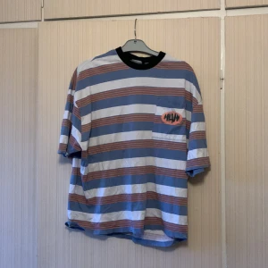 T-shirt Miami ASOS design - T-shirt från ASOS design miami. Nyskick, aldrig använd. Pruta gärna.