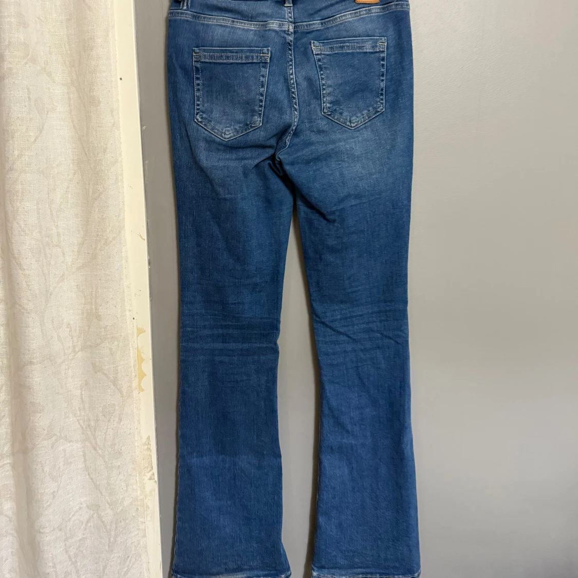 Blå bootcut jeans - 1