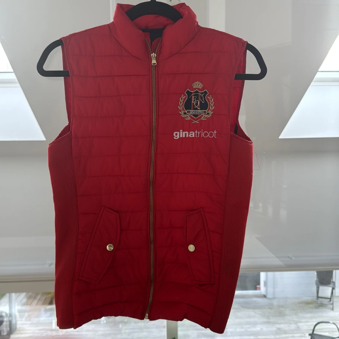 Röd dunväst från Gina Tricot - 1