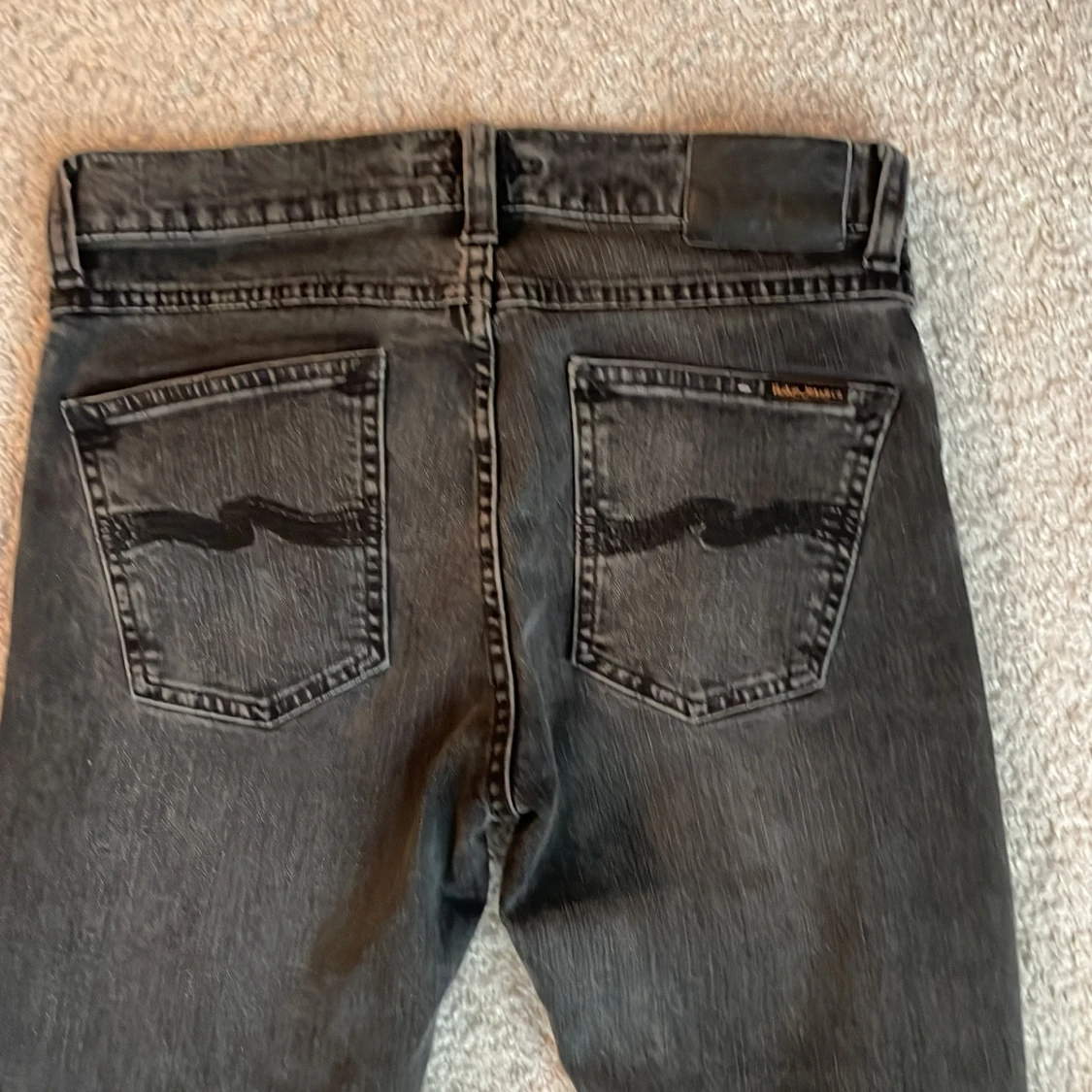 Svarta lean Dean från Nudie Jeans - 4