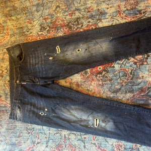 Dsquared2 jeans - Riktigt snygga dsquared2 jeans med fete slitningar hör av er med frågor 