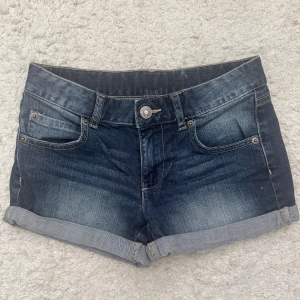 Lågmidjade shorts - Jättefina lågmidjade shorts perfekt till fina sommardagar 🌸💞
