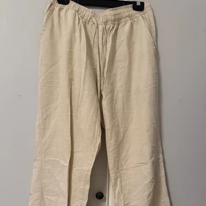  Linnebyxor från Madlady - Snygga beige linnebyxor från Madlady. Endast använda ett fåtal gånger