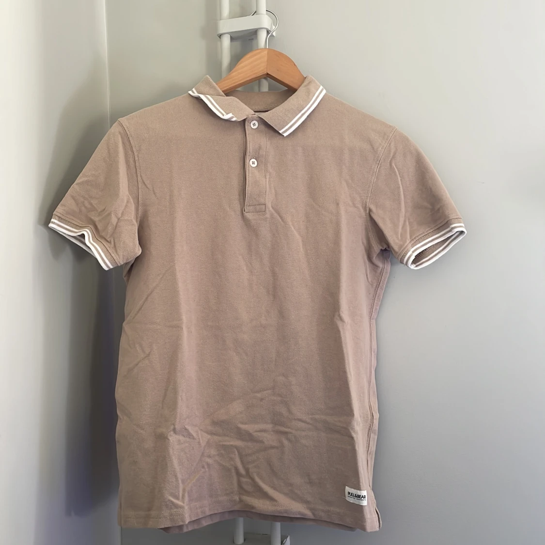 Beige pikétröja med krage