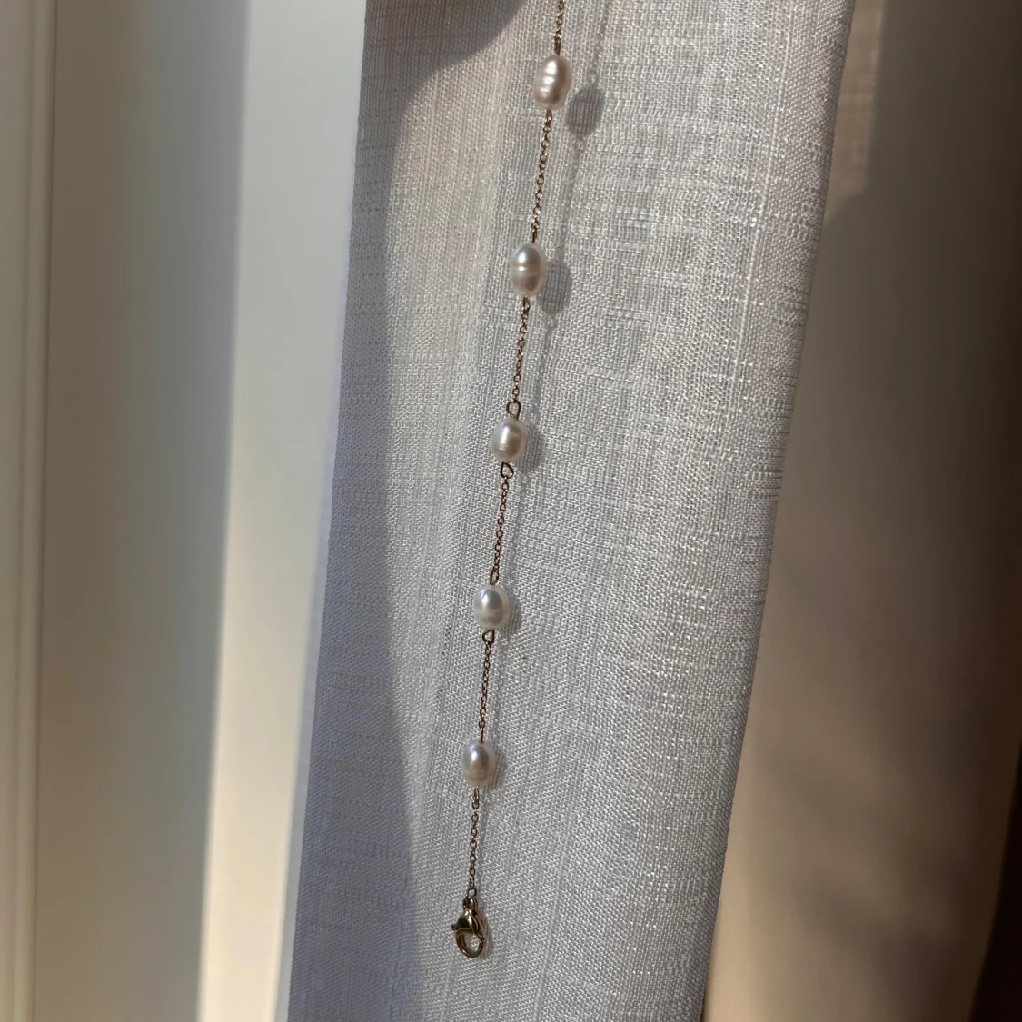 Guldarmband med pärlor från Edblad - 2