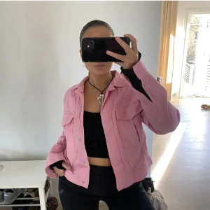 rosa jacka - jättefin rosa jacka ifrån nakd i storlek 34!💞