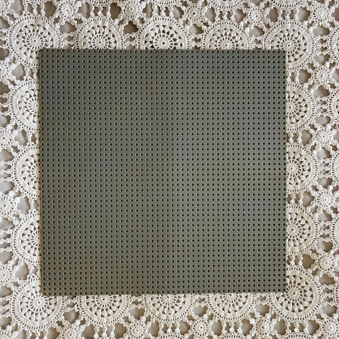 Grå LEGO byggplatta - 2