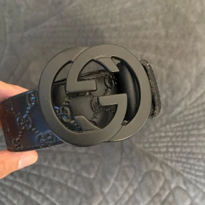 Bälte. - Hej, säljer bälte!