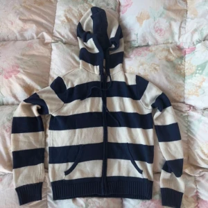 randig zip knit hoodie  - finns ej längre på hemsidan 