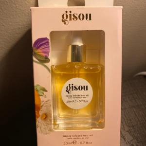 Gisou hair oil - Gisou Honey Infused Hair Oil 20 ml. Helt ny, endast öppnat och luktat på, köpt på sephora för 269 kr