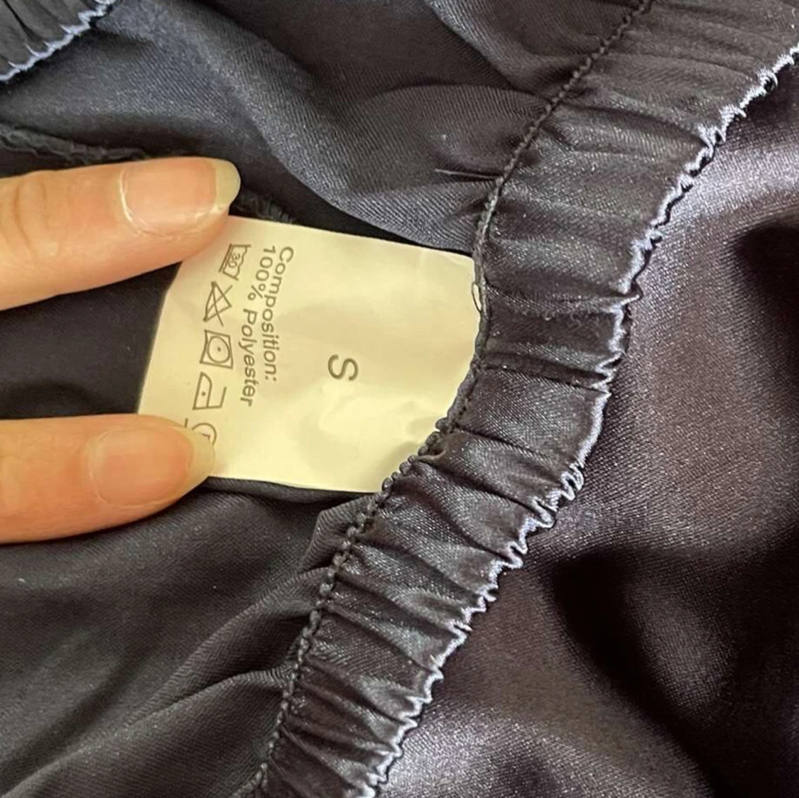 Ett sett i marinblå silke  - 1