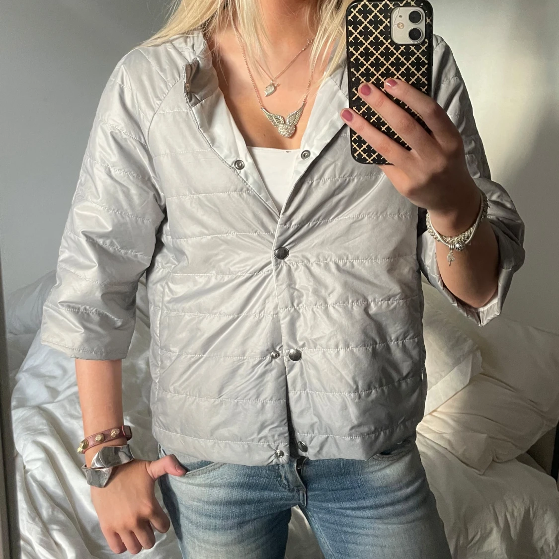 Grå quiltad jacka med 3/4 ärmar - 1