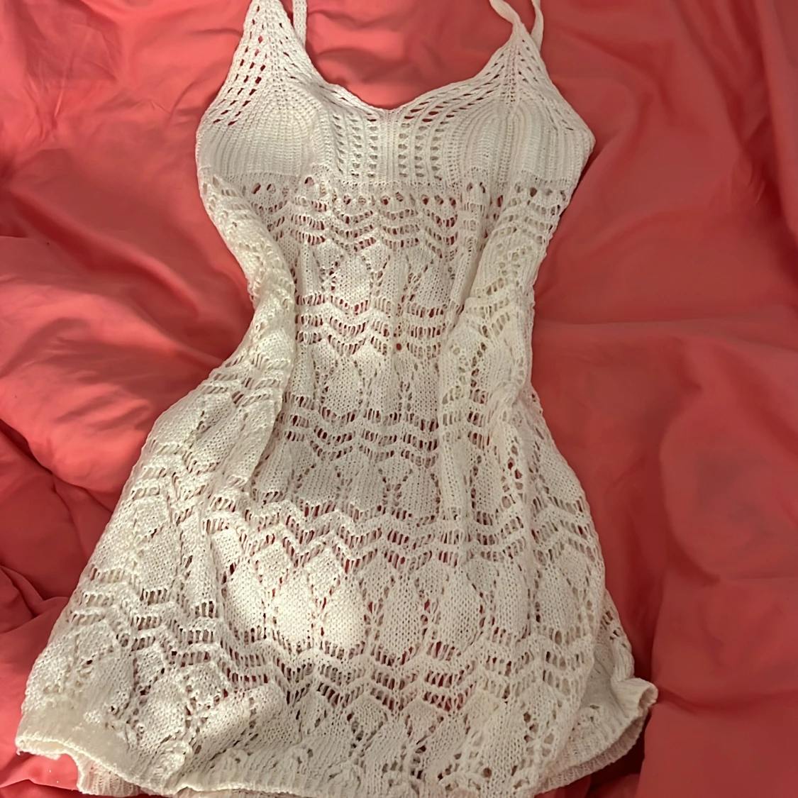 Vit stickad strandklänning