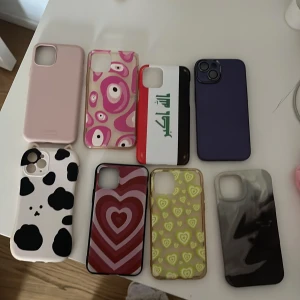 mobilskal i olika färger Iphone 11 pro - Säljer ett gäng mobilskal i olika stilar – Perfekt för dig som vill byta stil ofta! 30 kr per skal, det mesta är från shein. Den rosa är från holdit och kostar 60 kr. Alltihop för 150 kr.