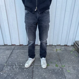 Nudie jeans  - Nudie jeans - Modell: Steady Eddie II - Storlek:  W29/L30 - skick: 9/10 - Nypris runt 2000kr