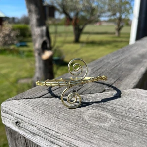Armcuff/ armsmycke  - Justerbar~ finns även i silver ✨