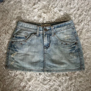 Lågmidjad jeanskjol - Vintage! midjemått: 32 cm rakt över 💕