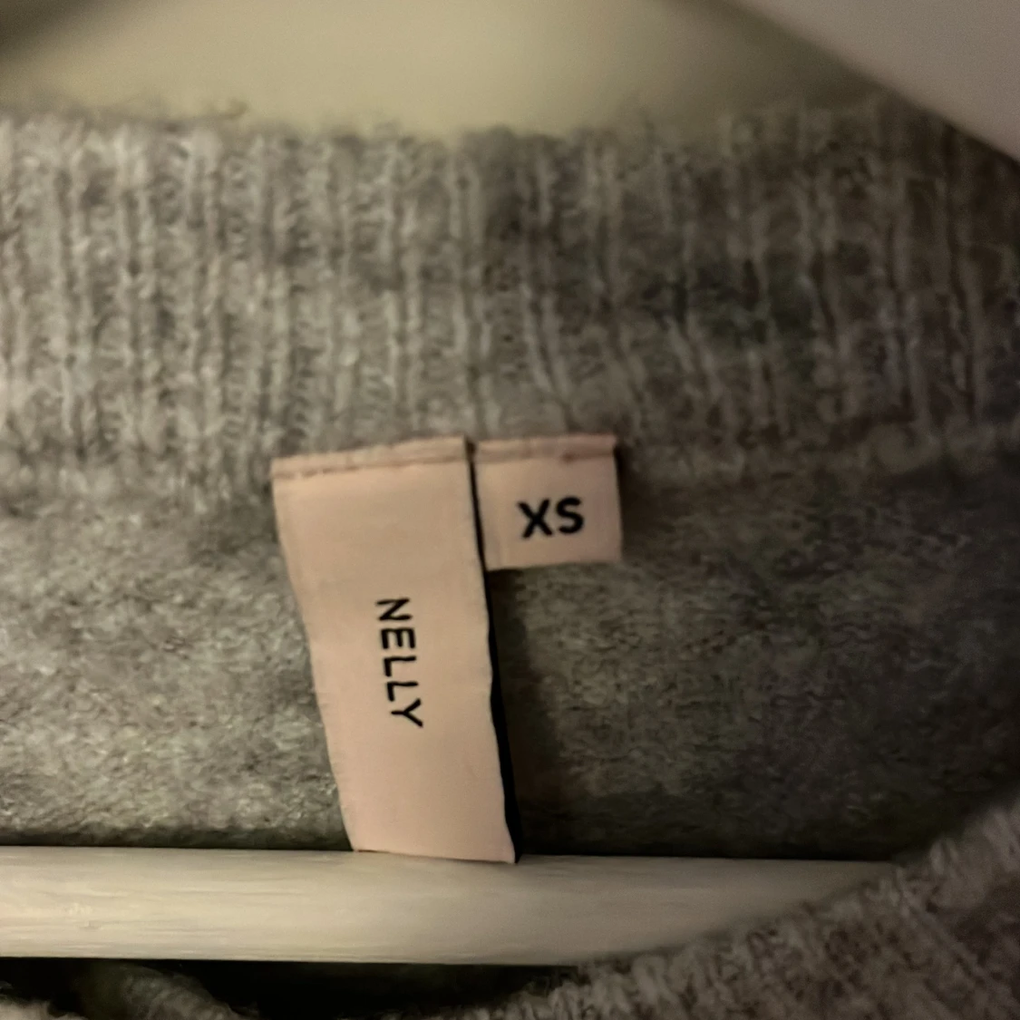 Grå kortärmad stickad tröja - 2