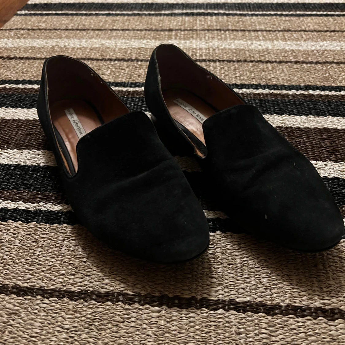 Svarta mockaloafers från & other stories