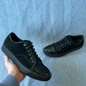 Lanvin skor  - Säljer ett par Lanvins! Skorna är i UK 8 vilken motsvarar 43! Hör gärna av dig om du har frågor! 