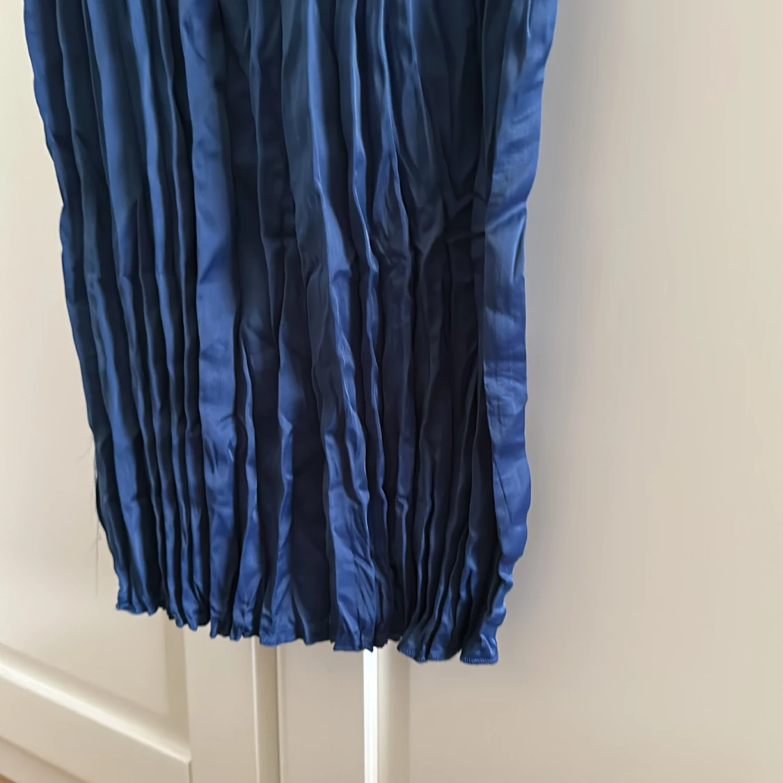 Marinblå plisserade kjol från Zara - 3