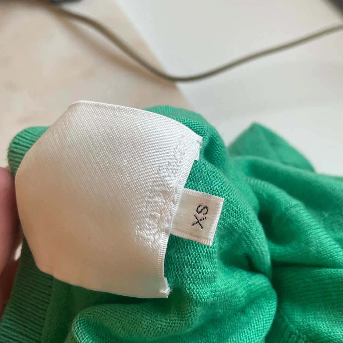 Grön kofta med knappar - 2