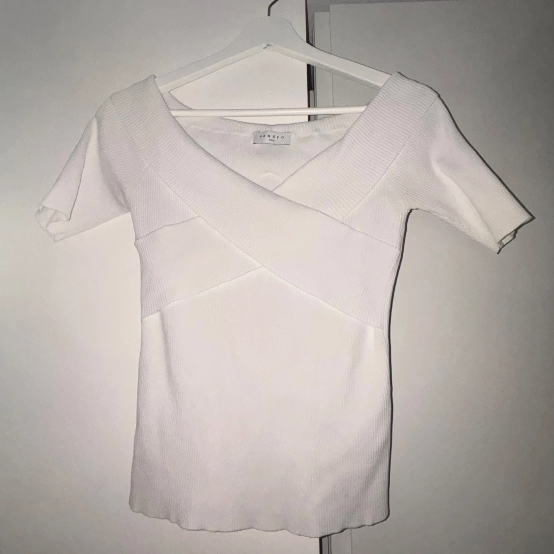 Vit omlottopp med ribbad struktur - 1