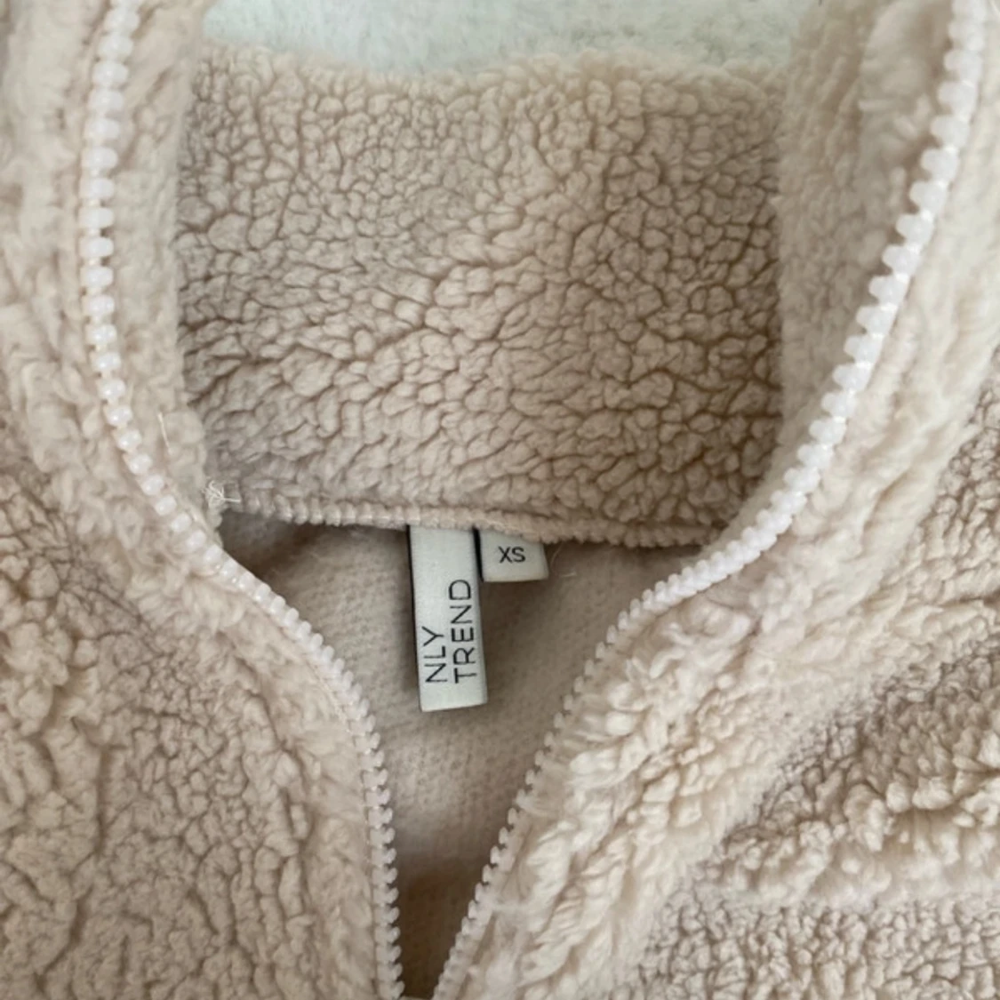 Beige teddyväst från NLY Trend - 1