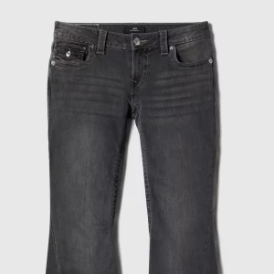 True Religion jeans - Säljer nu dessa sjukt snygga jeans från true religion.💘 Köpta för ett halvår sedan, men endast burit ett fåtal gånger, så de är i mycket bra skick fortfarande, därav pris.💕Nypris:~1300kr