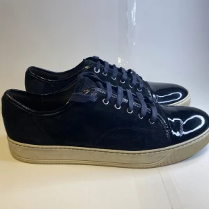 Lanvin Cap Toe - | Lanvin Cap Toe Svarta | Skick 8/10(lite crease)| Uk12 motsvarar 47 | Inget OG | Nypris 5200 Mitt pris 2499kr