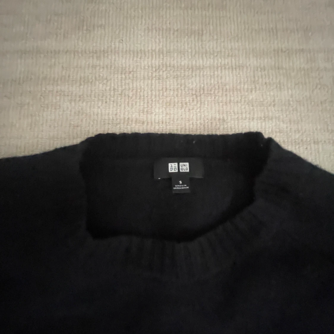 Svart stickad tröja från Uniqlo - 1