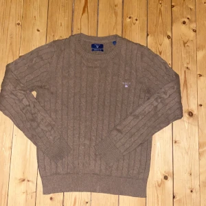 Gant stickad tröja  - Gant tröja!!! Säljer denna då den inte har använts. Storleken XS. Perfekt skick.  Pris går att diskuteras 