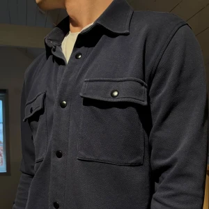 Mörkblå overshirt från Selected Homme - Snygg mörkblå overshirt från Selected Homme. Har använt den med omsorg och tagit hand om den mycket väl. Har du frågor eller undrar över något är det bara att skriva!