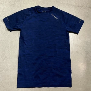 ICIW kompressions T-shirt - Kompressions tröja från IcanIwill köpt för 5-6 år sen men knappt kommit till användning. Köp sker via ”köp nu” funktionen :) 