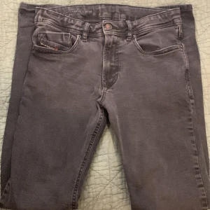 Gråa skinny jeans från Diesel - Tjaaaaa, säljer ett par jeans från diesel str 16y 175 cm kvalitet 8/10 